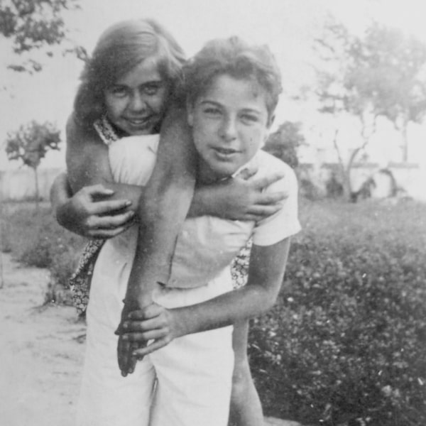 Jaime y su hermana Blanca Infancia en la casa de Nava de la Asunción