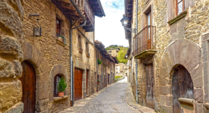 Lee más sobre el artículo Rupit: un viaje al corazón de la piedra y el tiempo