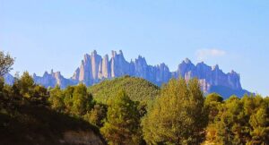 Lee más sobre el artículo MONTSERRAT: ENTRE EL CIELO Y LA PIEDRA